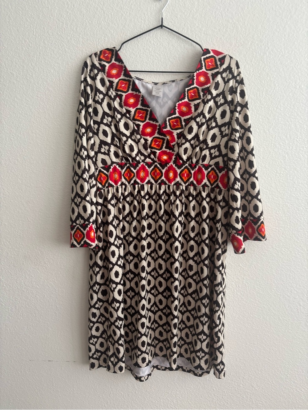 V-Neck Geometric Print Dress with Red Accent
